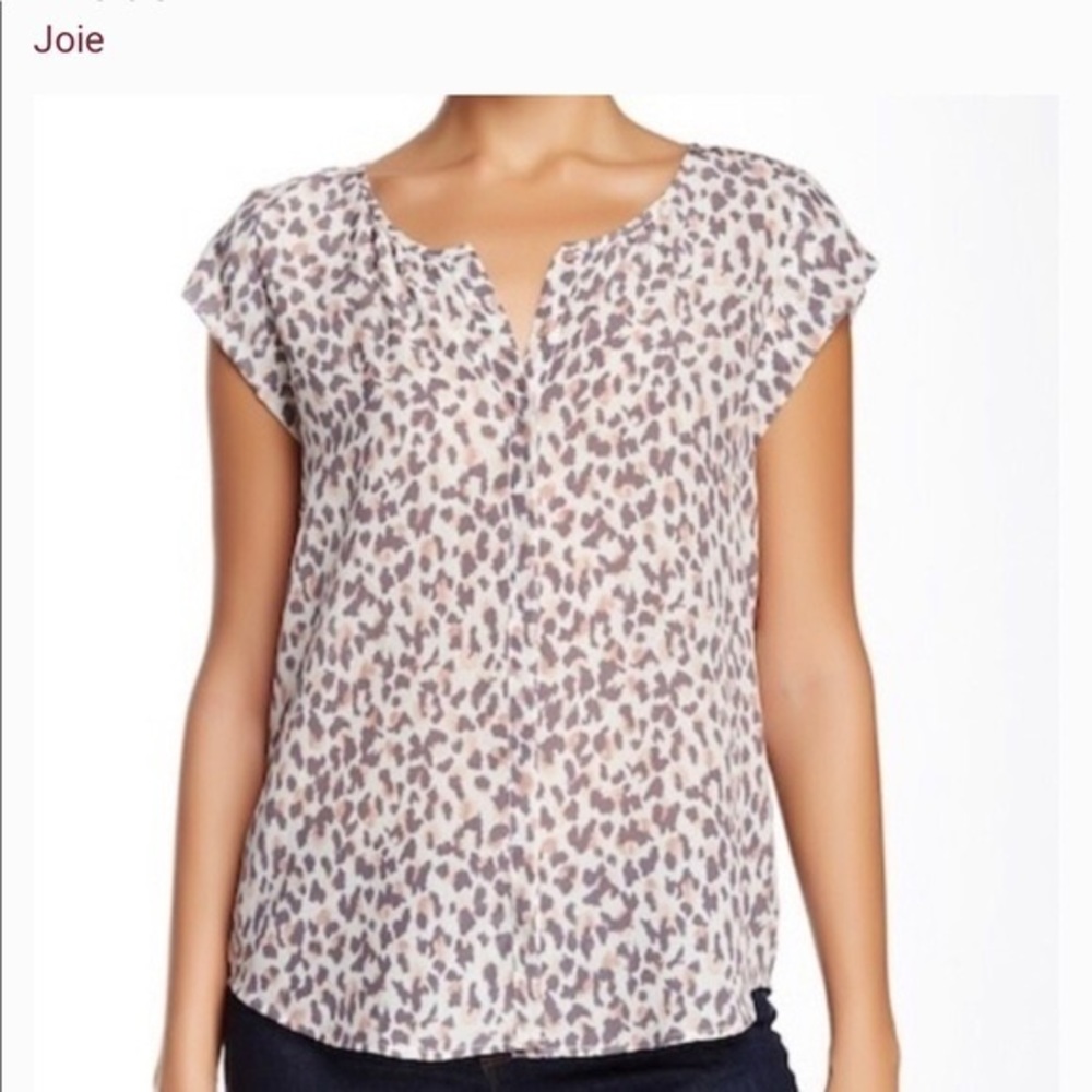 ✨ HP ✨ BARELY WORN - Joie Silk Cap-Sleeve Button-Down Blouse in Animal Print